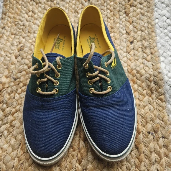 Snickers - Picture 3 of 5